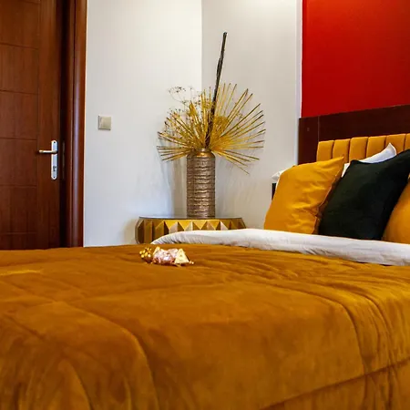 Art Aronos Hotel