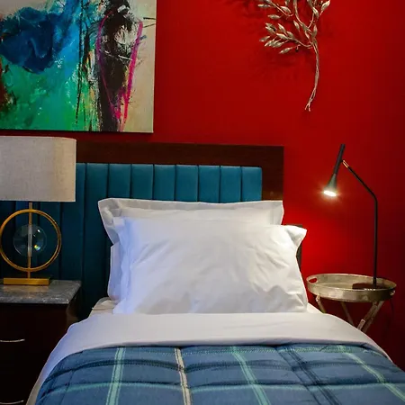 Art Aronos Hotel