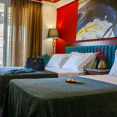 Art Aronos Hotel